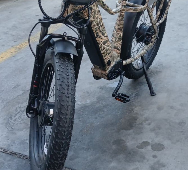 Close-up of 4.0 inch fat tire on the RoughRider